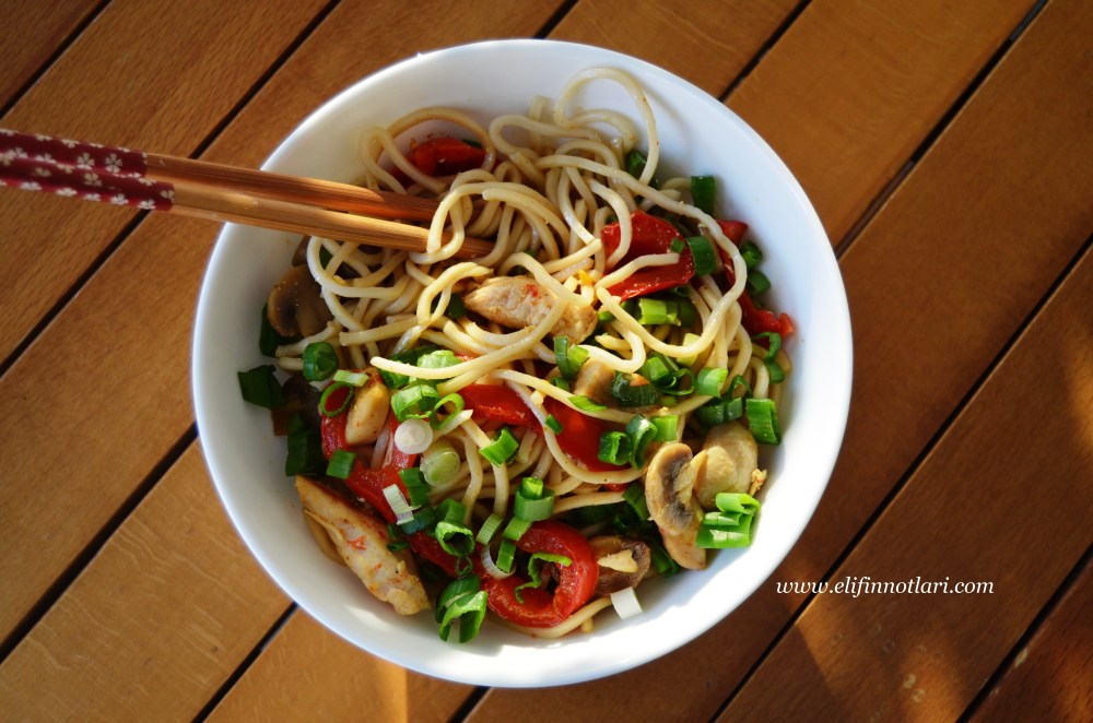 Tavuklu, Sebzeli Noodle