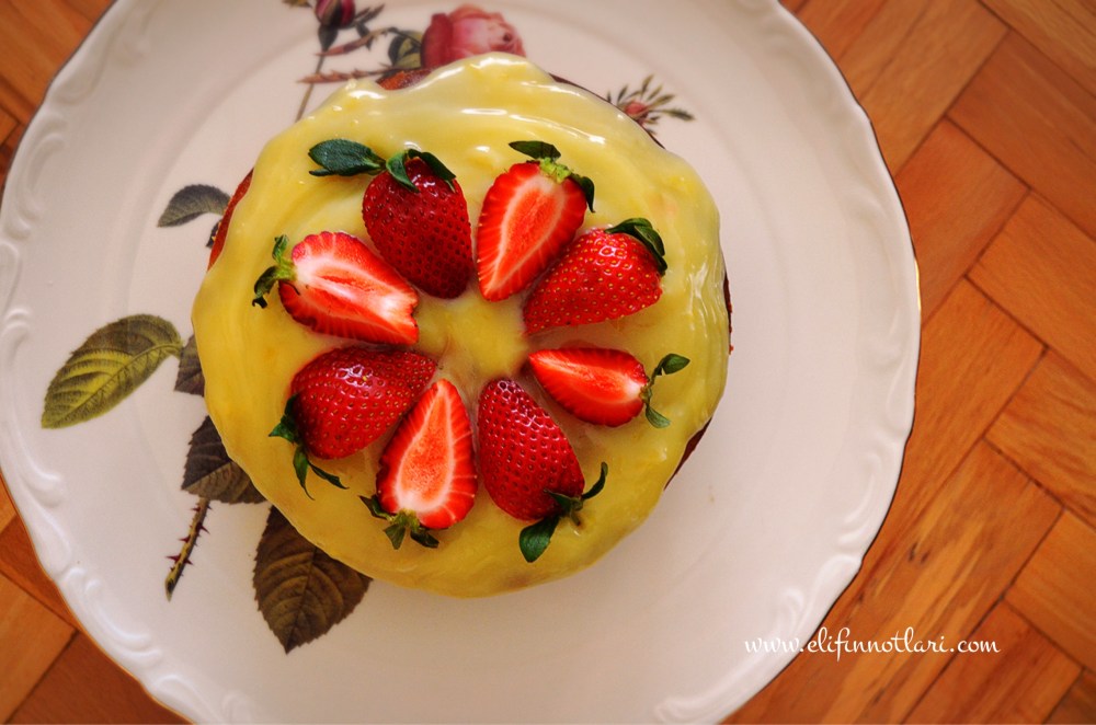 Yaban Mersinli Kek Limonlu Beyaz Çikolatalı Ganajla