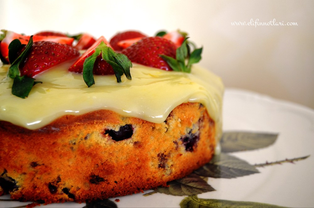 Yaban Mersinli Kek Limonlu Beyaz Çikolatalı Ganajla